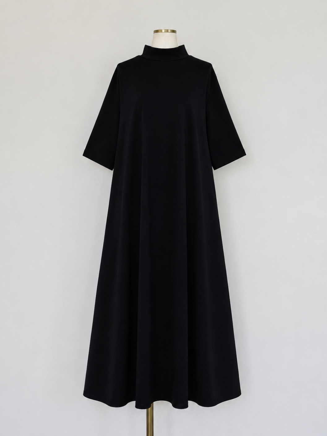 SHES(シーズ)    ハイネック5分袖カットフレアーロングワンピース