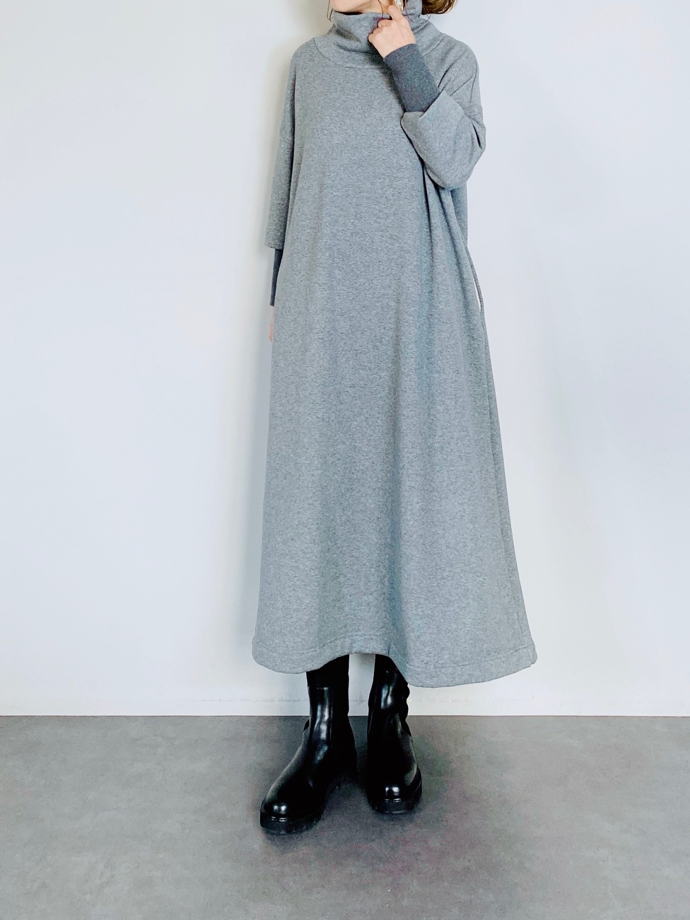 SHES(シーズ) 　ハイネックボンバーヒートロングワンピース