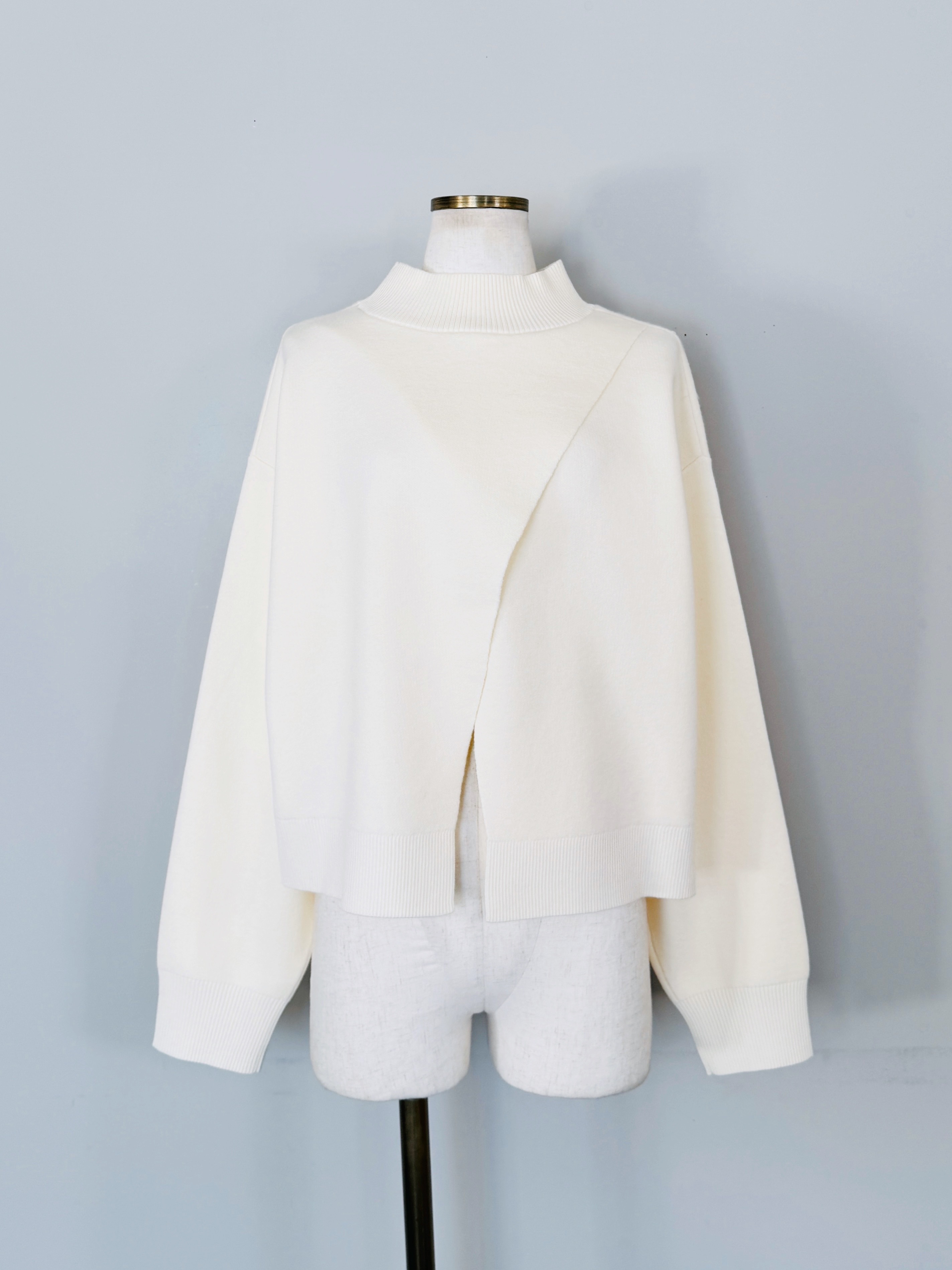 SELECT(セレクト)　前後2wayバックスリットハイネックニットトップス 30-12000