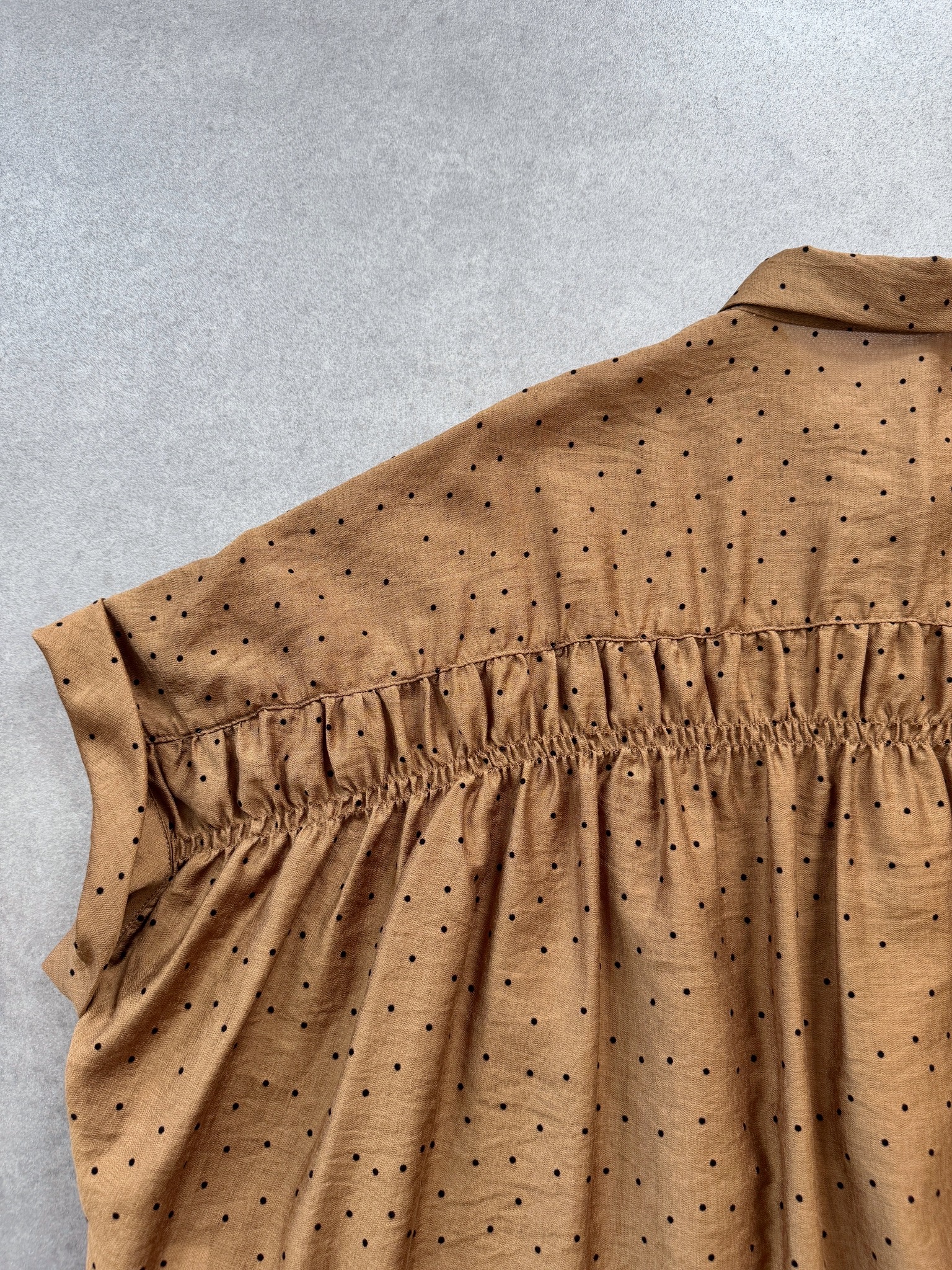 SELECT(セレクト)　バックギャザーシアー ドットシャツ