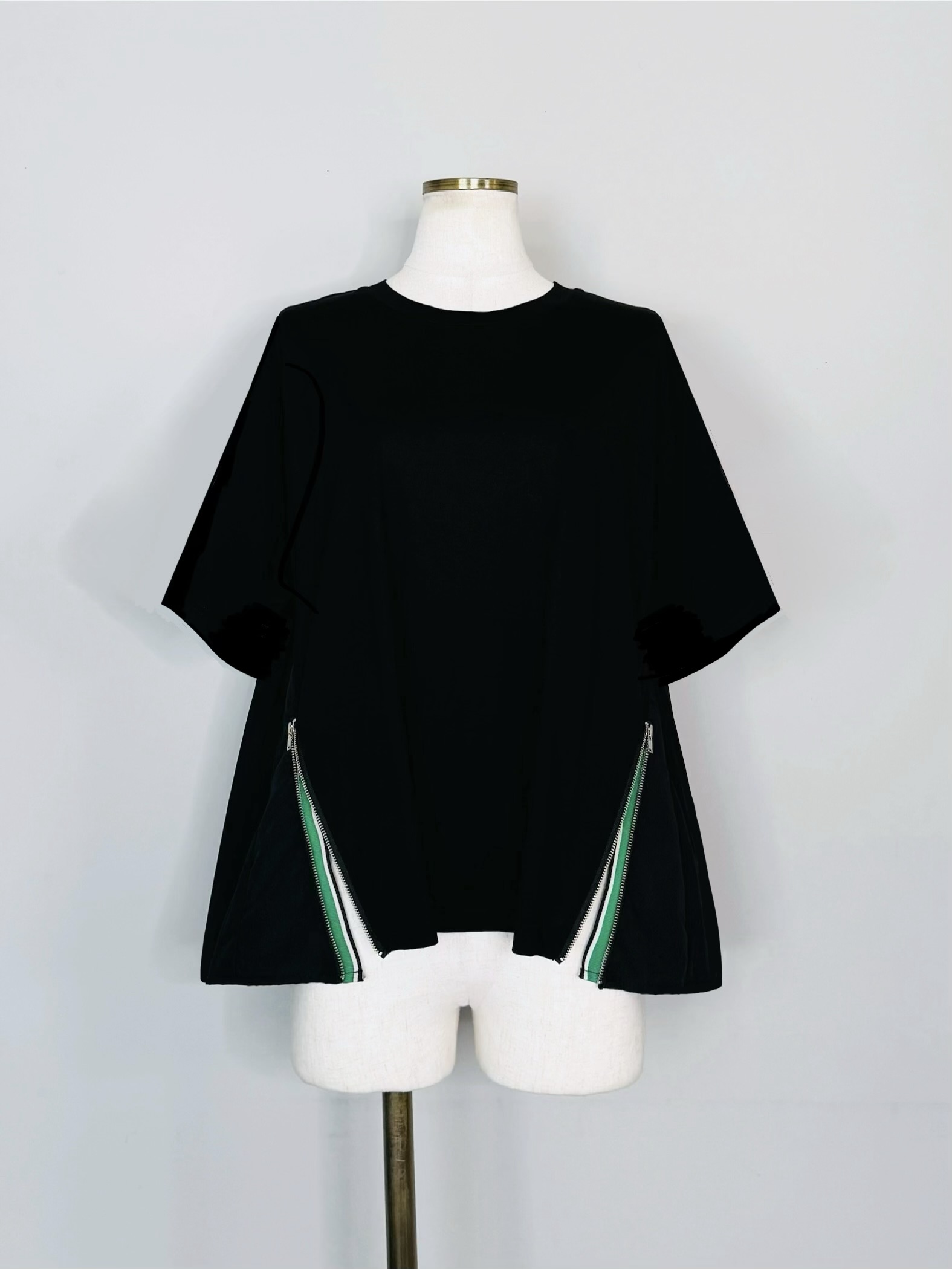 SELECT(セレクト)　バックプリーツ脇ファスナーカットソー