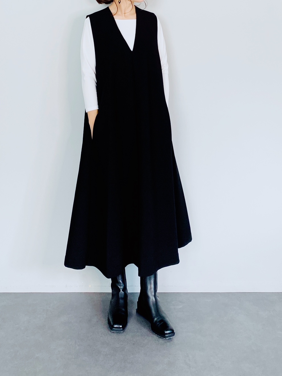 SELECT(セレクト)　Vネックスリーブレスフレアワンピース
